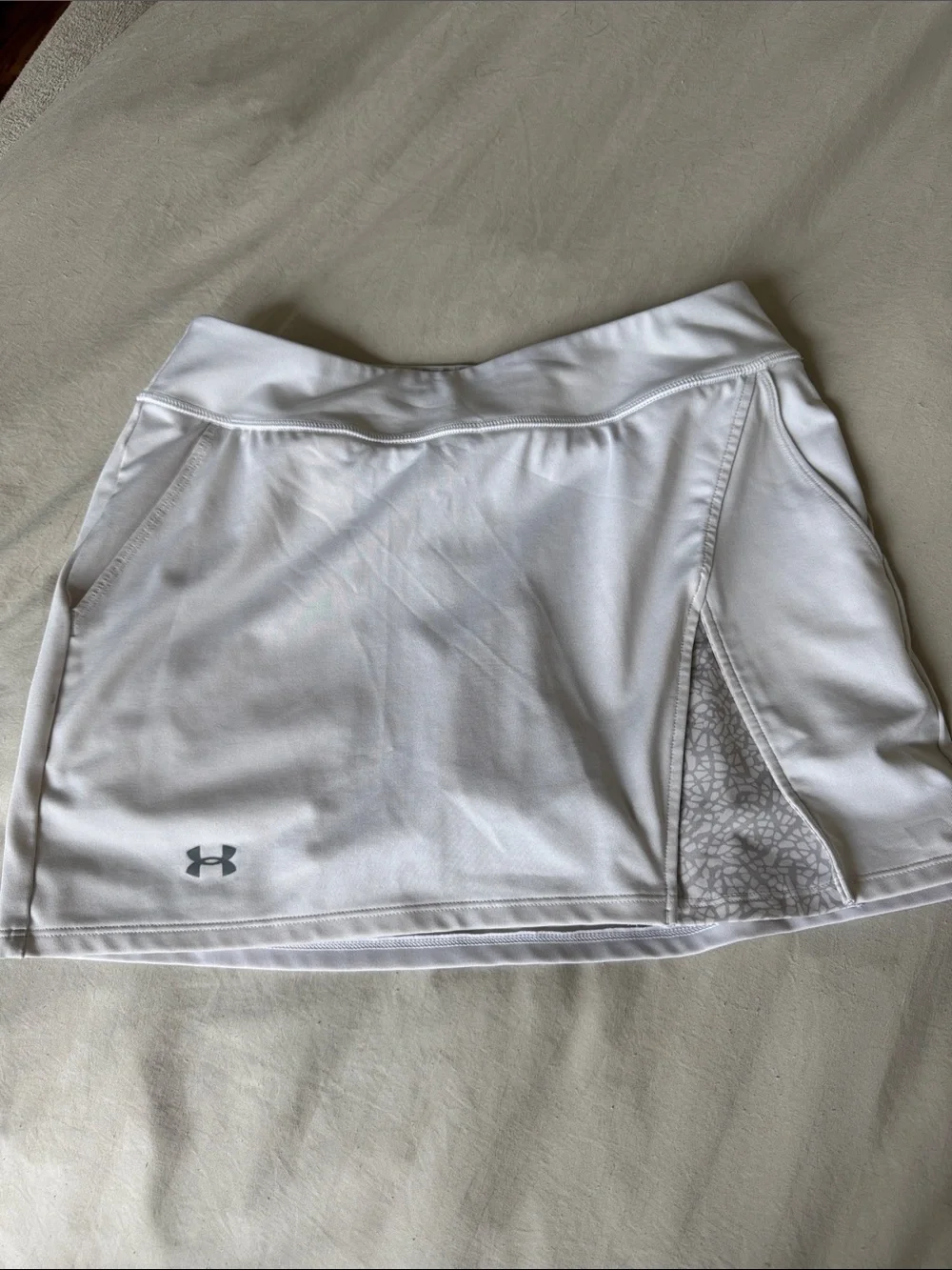 Under Armour White Athletic Skort with Textured Side Panel